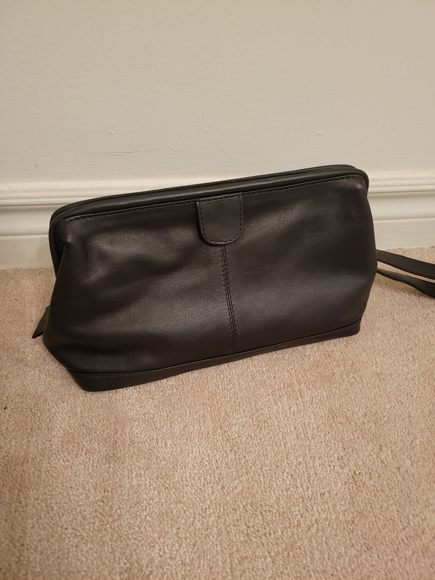 Genuine Leather Unisex Frame/Zipper Cosmetic Bag (Black)