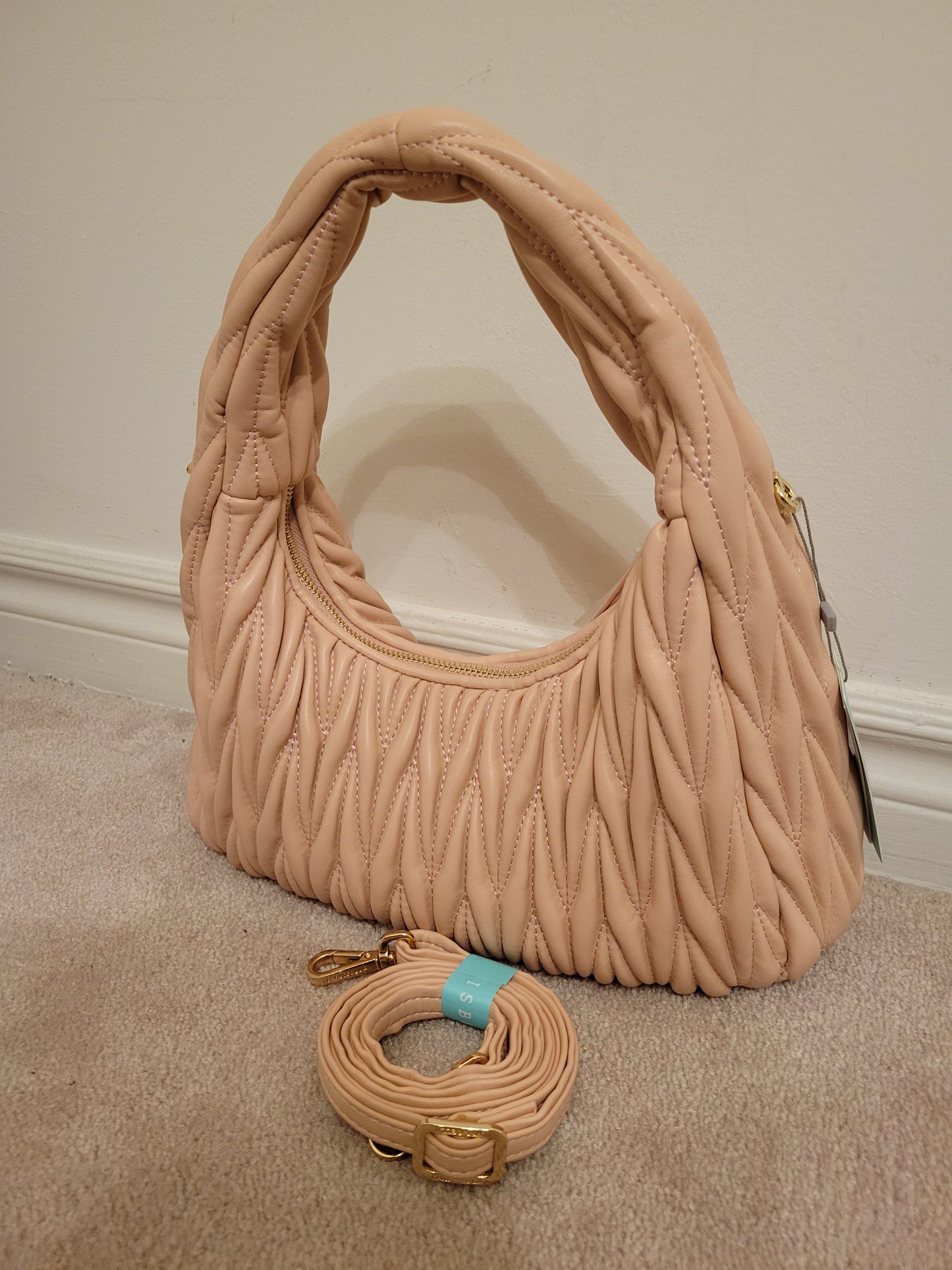 Chic Pleated Soft Hobo Bag: Single Compartment Soft Polyurethane (Pink)