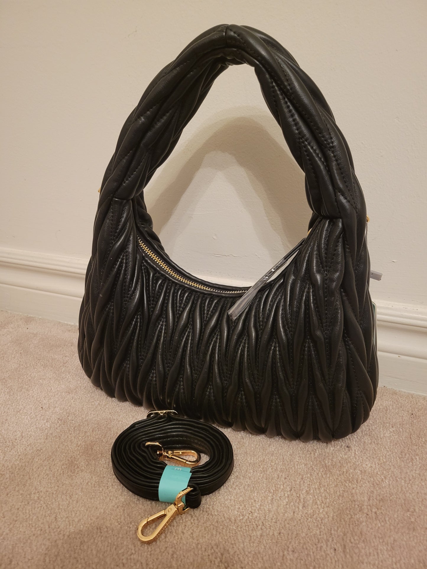 Chic Pleated Soft Hobo Bag: Single Compartment Polyurethane (Black)