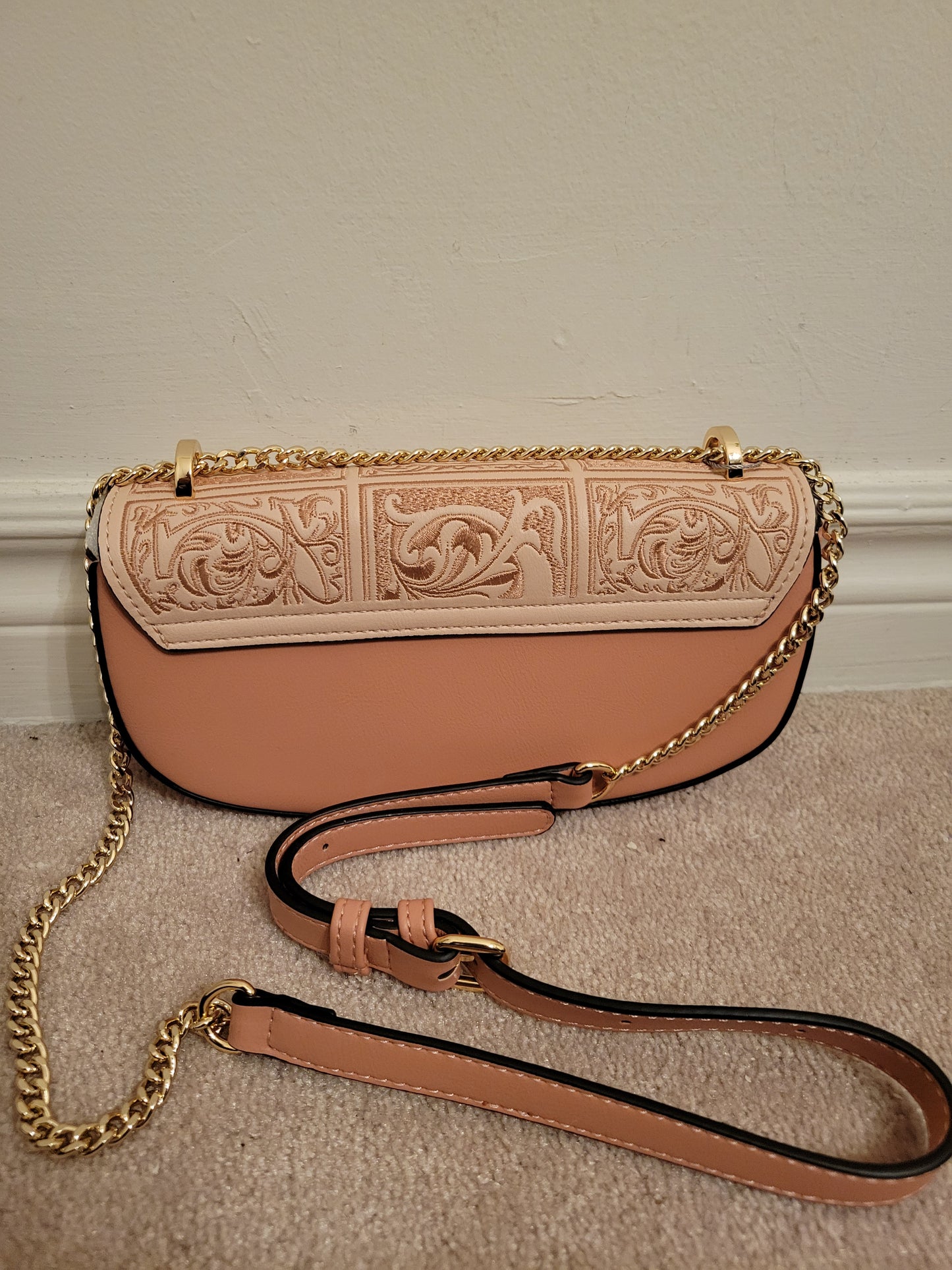 Chic Embroidery Flap Bag: Single Compartment Polyurethane (PinkMulti)