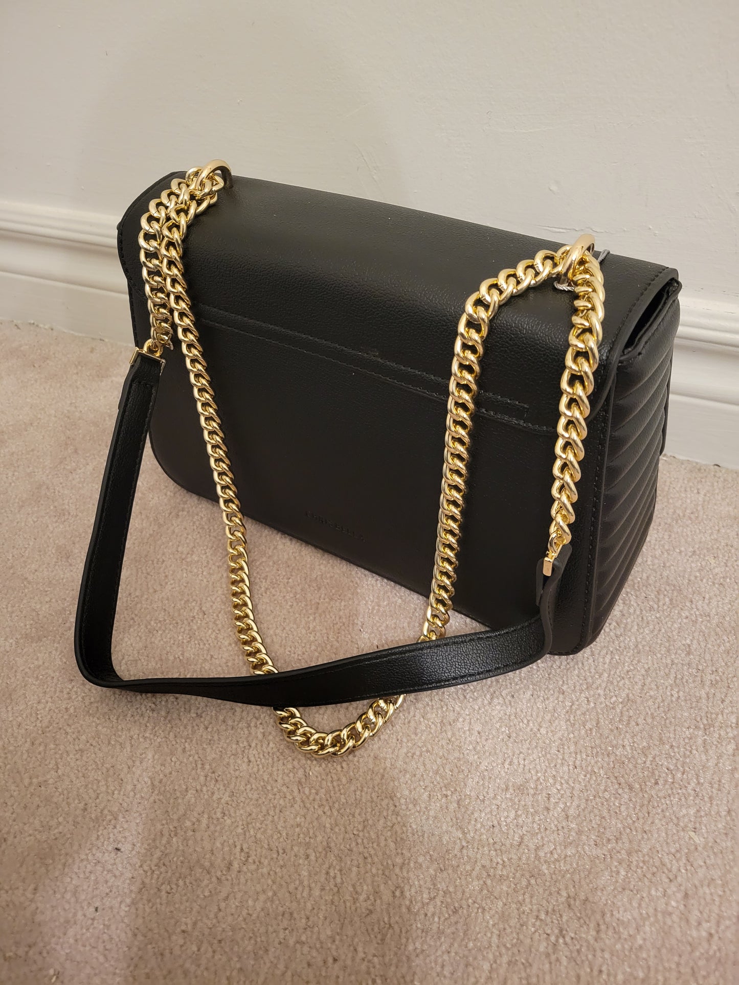 Classy Structure Bag: Single Compartment Polyurethane Flap Cover with Press-Lock (Black)