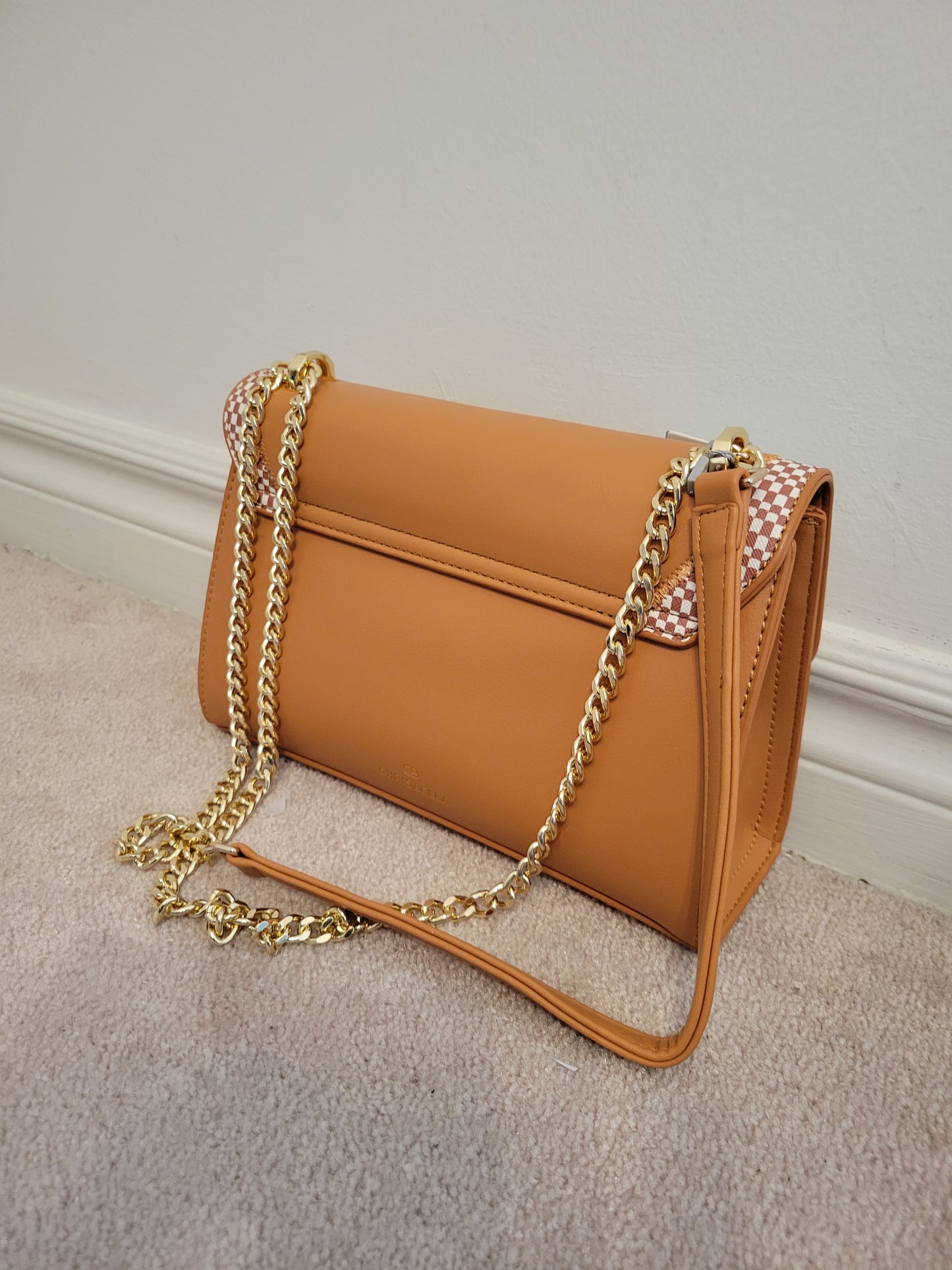 Chic Flap Closure Structure Bag: Single Compartmnt Polyurethane Flap Cover with Magnetic Snap Closure (Brown)