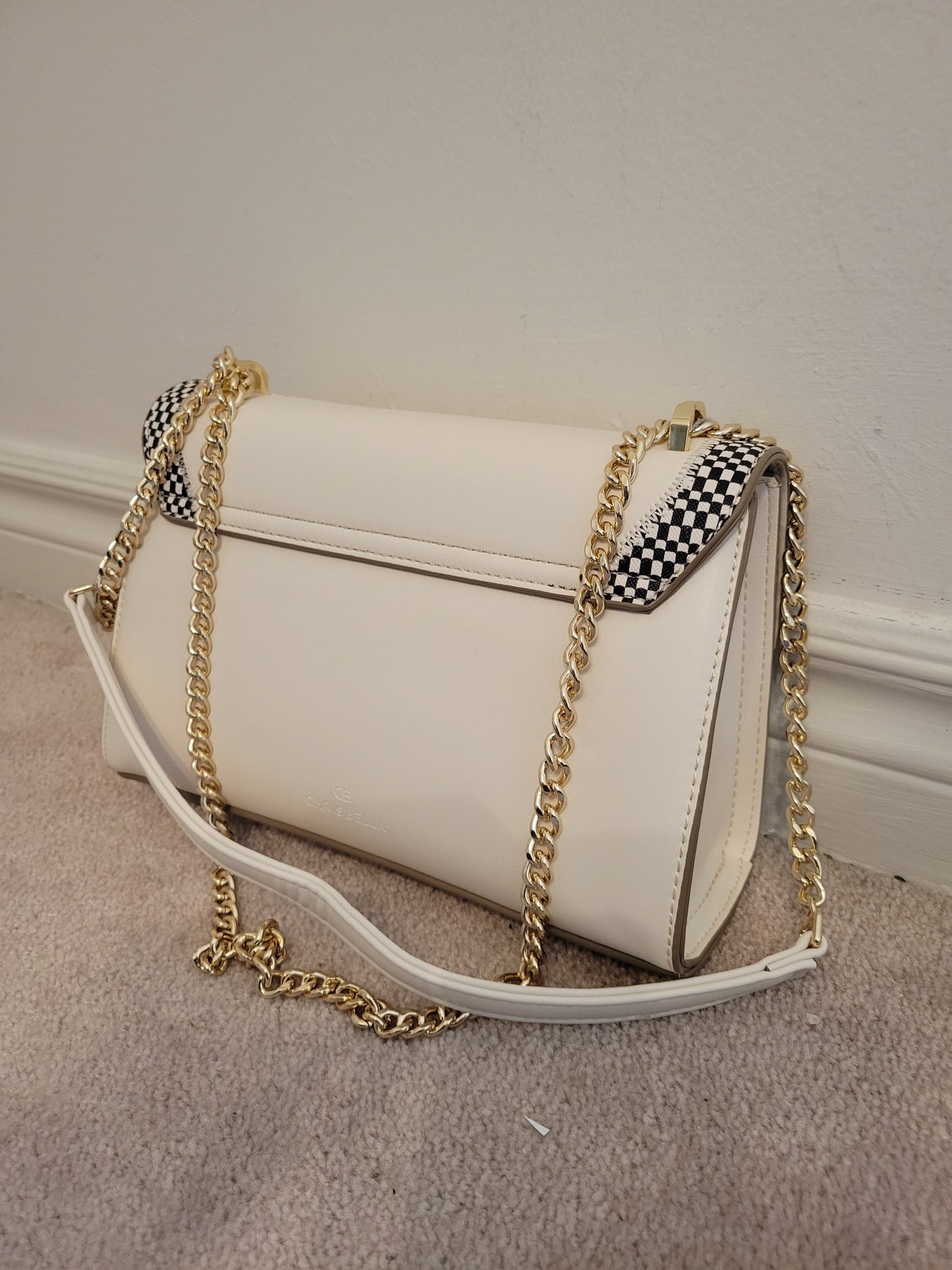 Chic Flap Closure Structure Bag: Single Compartment Polyurethane Flap Cover with Magnetic Snap Closure (Offwhite)