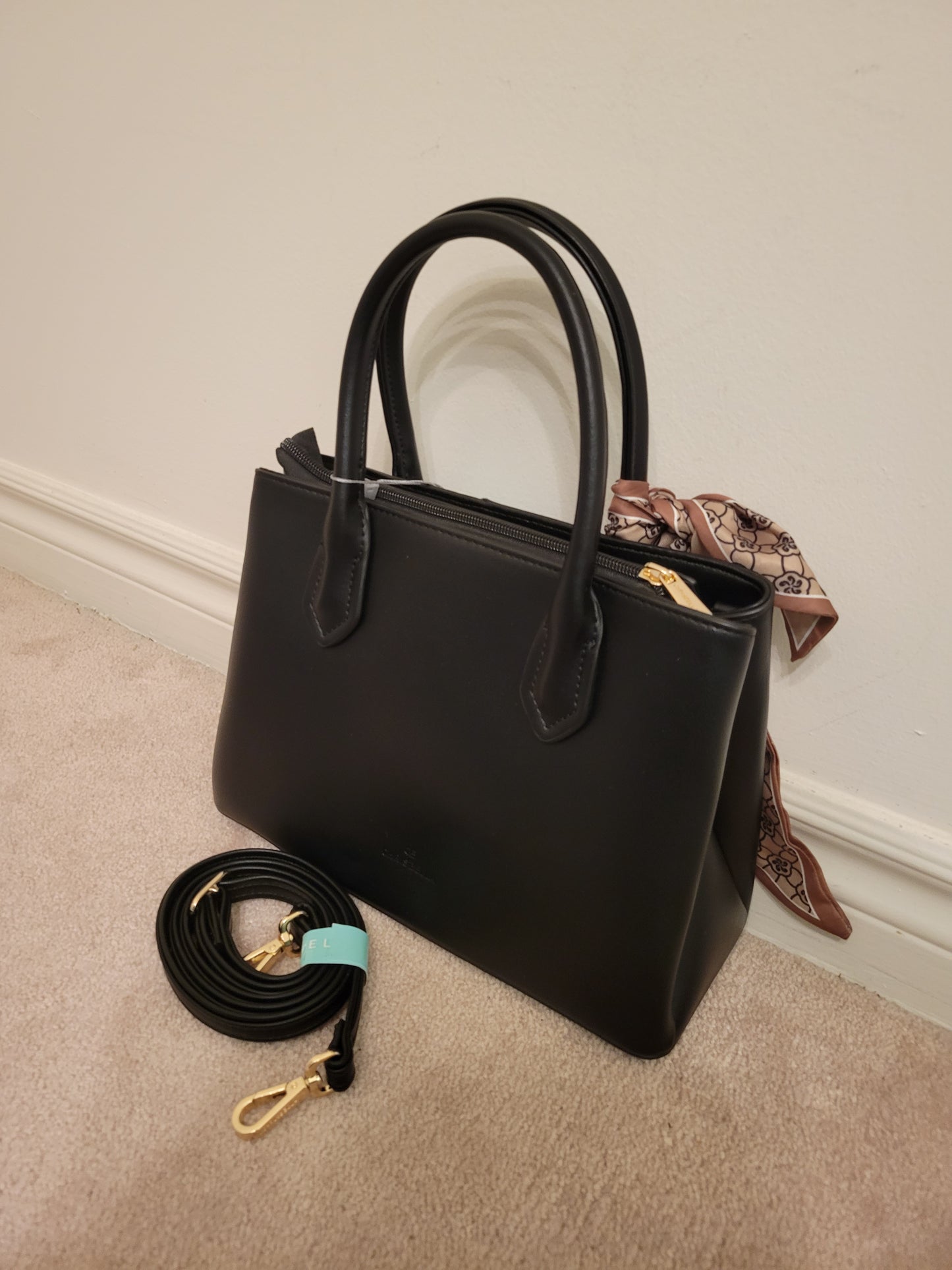 Classy Embroidery Handbag: Double Compartment Polyurethane (Black)