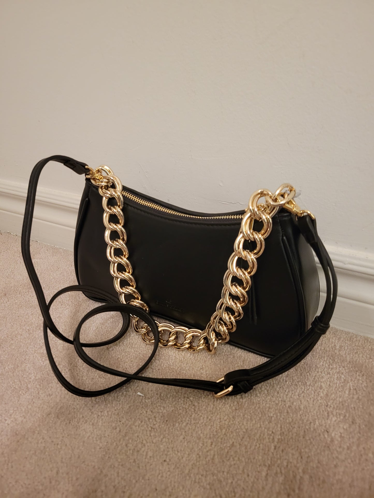 Chic Diamond Shape Embossed Bag: Single Compartment Polyurethane (Black)